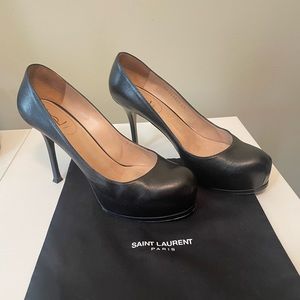 Yves Saint Laurent Rive Gauche Black Leather Pumps